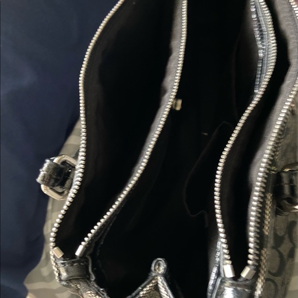 Large coach bag in mint condition. - Picture 2 of 7